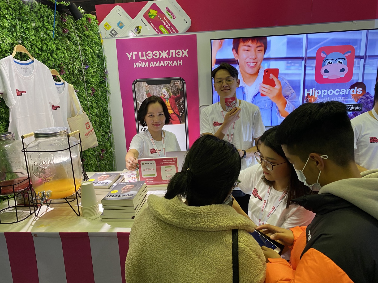 HippoCards booth at an event